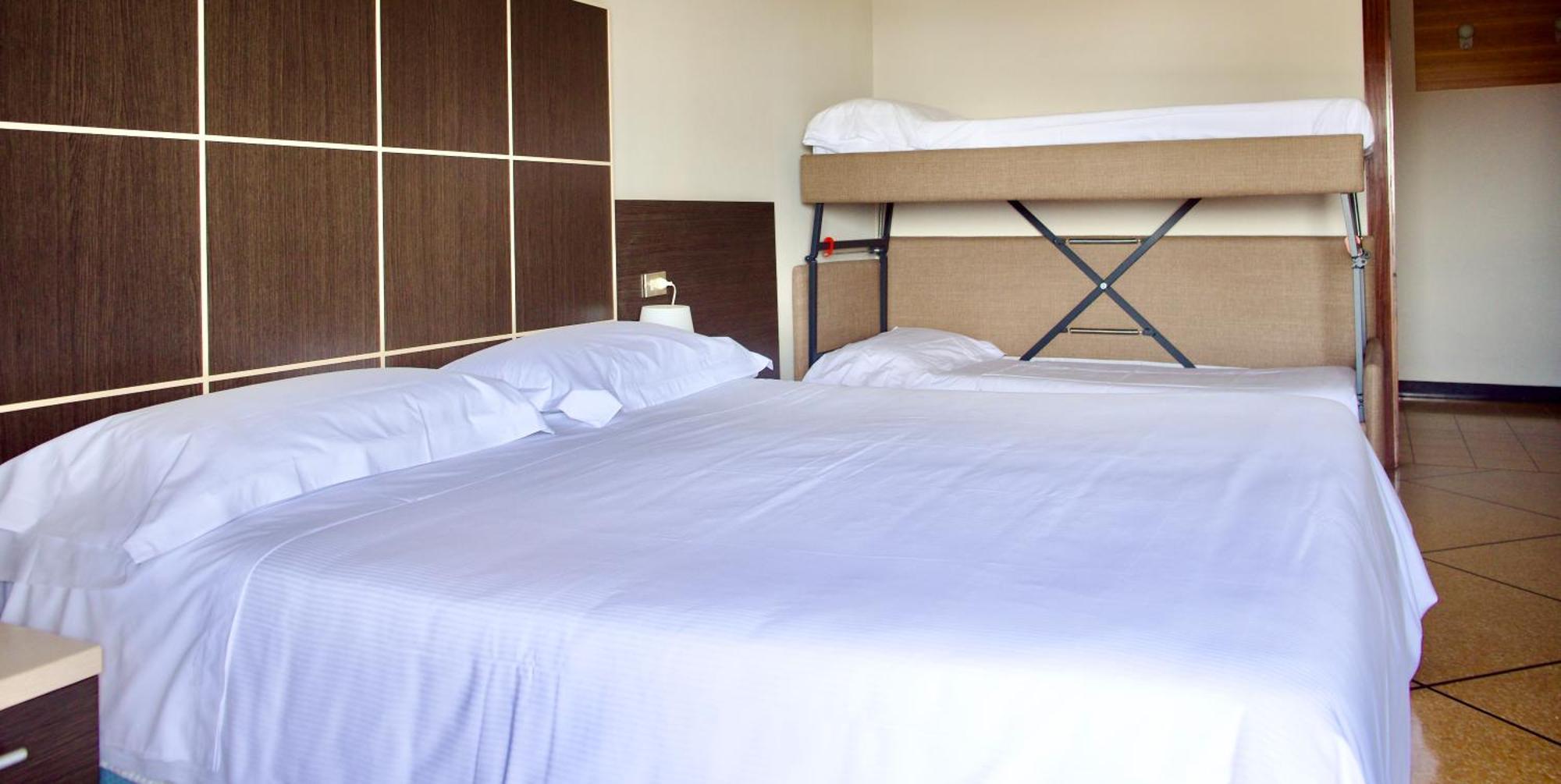 Hotel Mediterraneo Cavi di Lavagna Εξωτερικό φωτογραφία