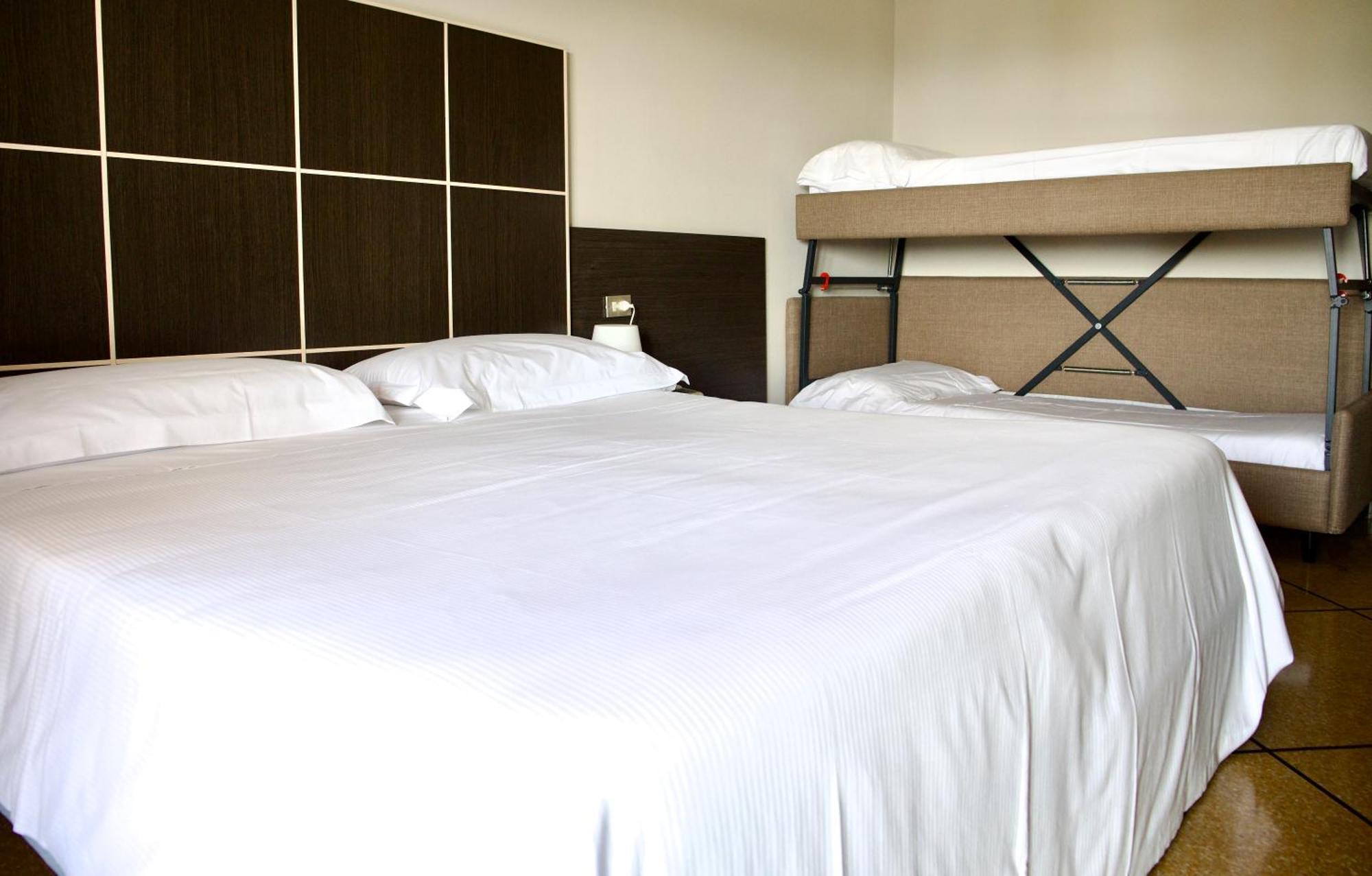 Hotel Mediterraneo Cavi di Lavagna Εξωτερικό φωτογραφία