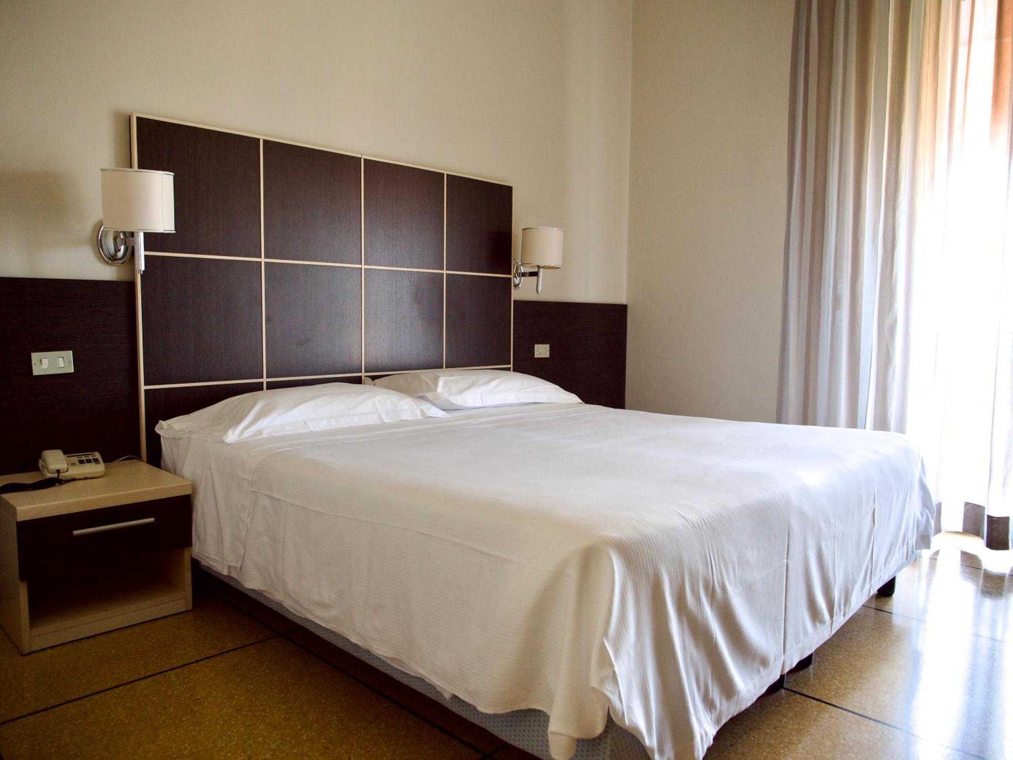 Hotel Mediterraneo Cavi di Lavagna Εξωτερικό φωτογραφία