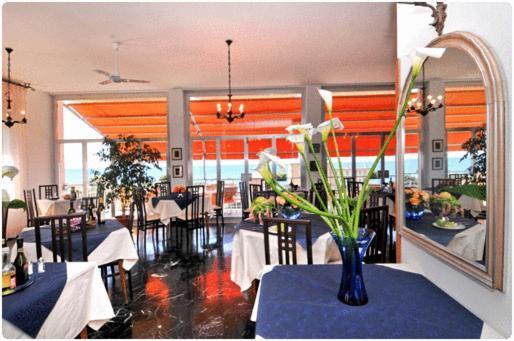 Hotel Mediterraneo Cavi di Lavagna Εξωτερικό φωτογραφία