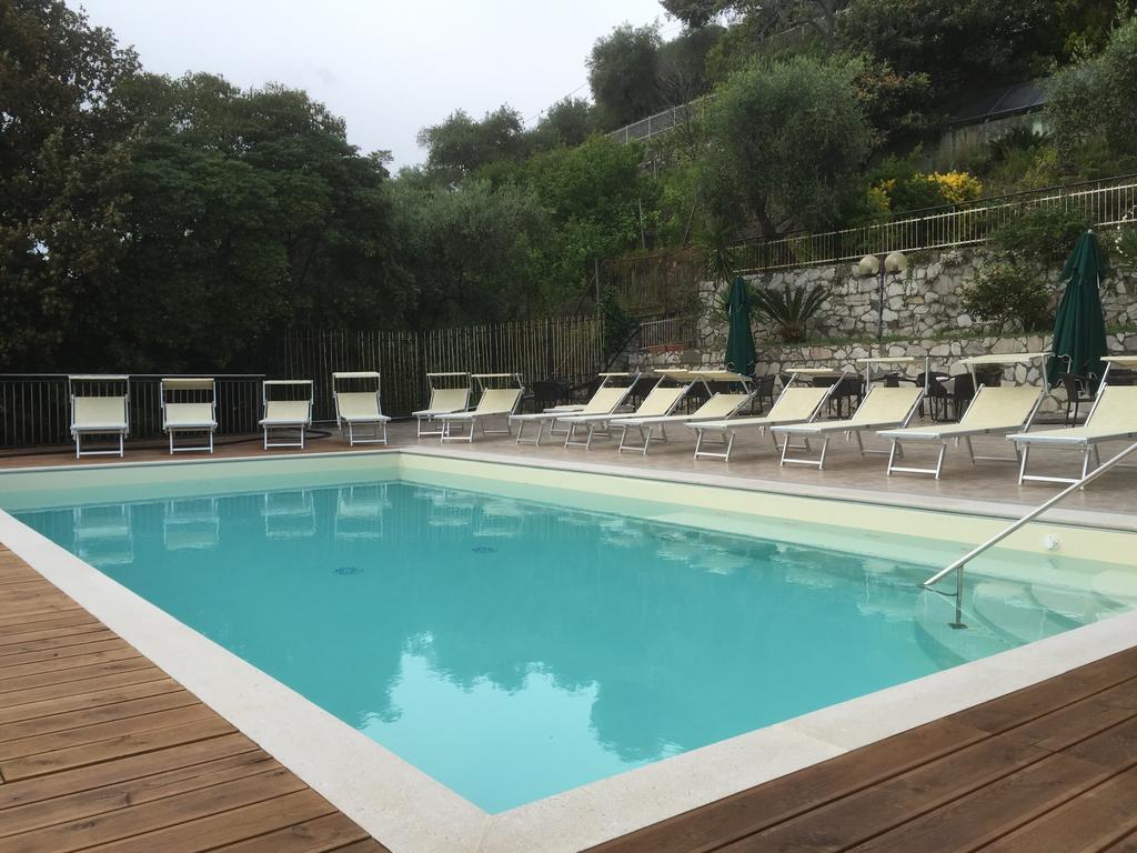 Hotel Mediterraneo Cavi di Lavagna Εξωτερικό φωτογραφία
