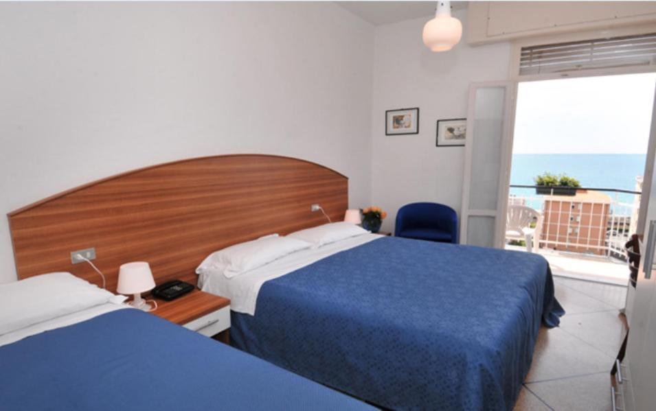 Hotel Mediterraneo Cavi di Lavagna Δωμάτιο φωτογραφία