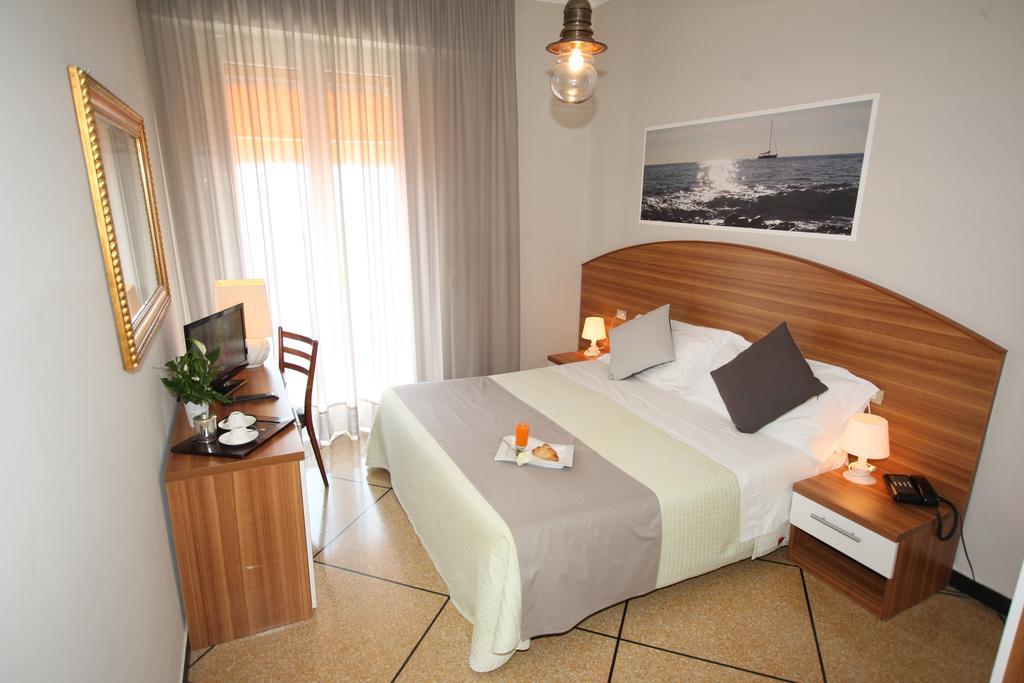 Hotel Mediterraneo Cavi di Lavagna Εξωτερικό φωτογραφία