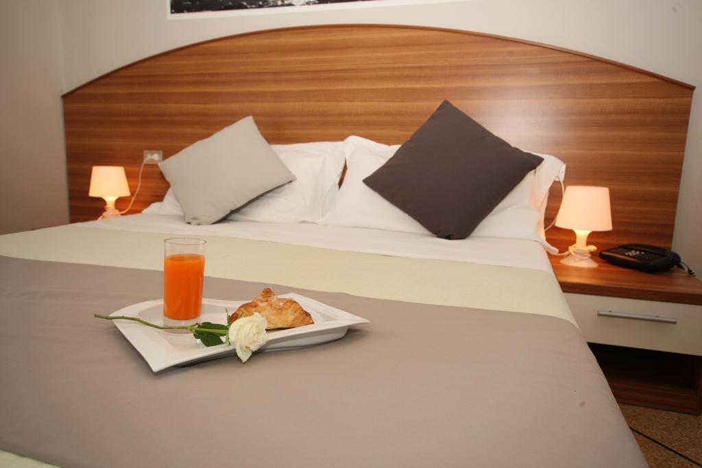 Hotel Mediterraneo Cavi di Lavagna Εξωτερικό φωτογραφία